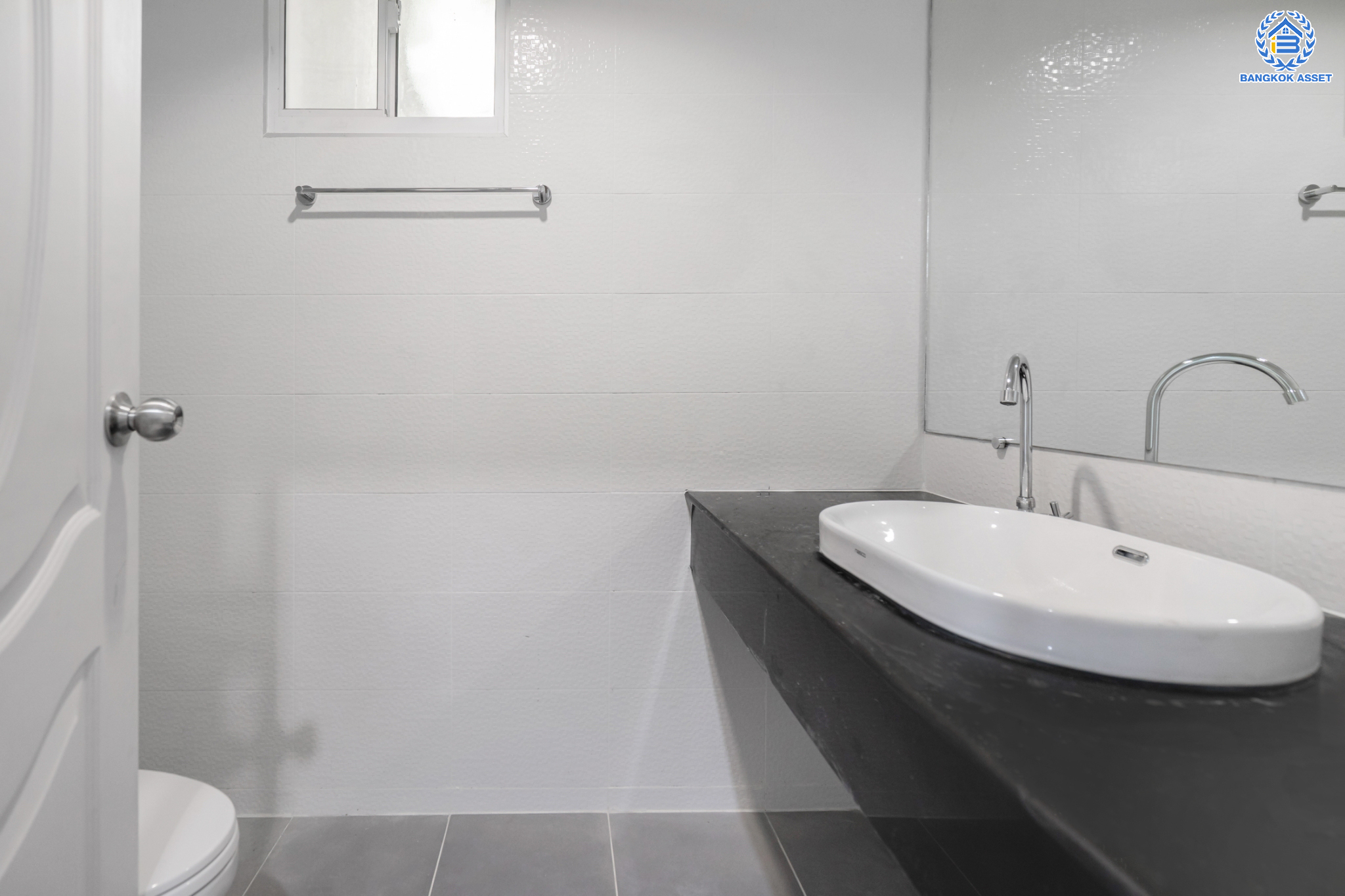 บ้านมือสองตกแต่งใหม่ หลังใหญ่ ดีไซน์ทันสมัย เนื้อที่ 54.1 ตร.ว. ม.ภัสสร14 บางใหญ่-กาญจนาฯ (ซ.กันตนา) รองรับทุกความสุข ฟังก์ชัน 3 ห้องนอน 3 ห้องน้ำ 1 ห้องอเนกประสงค์ 2 ที่จอดรถ บนทำเลศักยภาพ ใกล้เซ็นทรัลเวสต์เกต ทางด่วน "ศรีรัช" และรถไฟฟ้าสายสีม่วง "สถานีตลาดบางใหญ่"